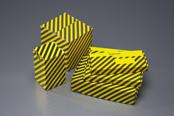 Laatikko kelta-musta 30 putkelle, 255 x 210 x 30 mm